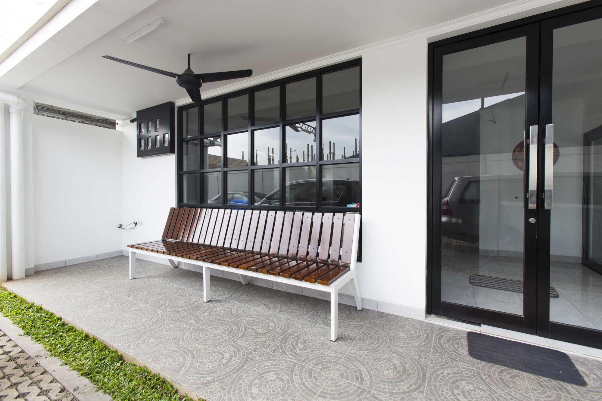 Hotel Reddoorz @ Fatmawati Raya Cilandak  Exterior foto